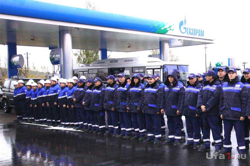 Коллектив АГНКС на открытии заправочной станции после реконструкции